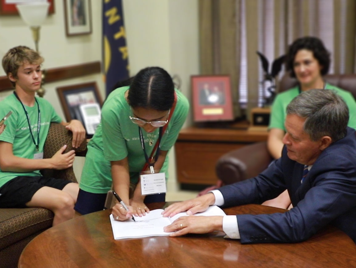 2022 Do the Write Thing National Ambassadors and Senator Steve Daines